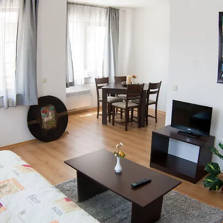 Ruby Tower Готель Бансько