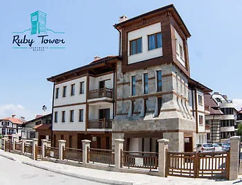 Ruby Tower Готель *